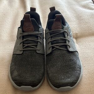 Skechers Wide Fit Men’s Charcoal Gray Knit Lace-Up Sneakers with Brown Accents